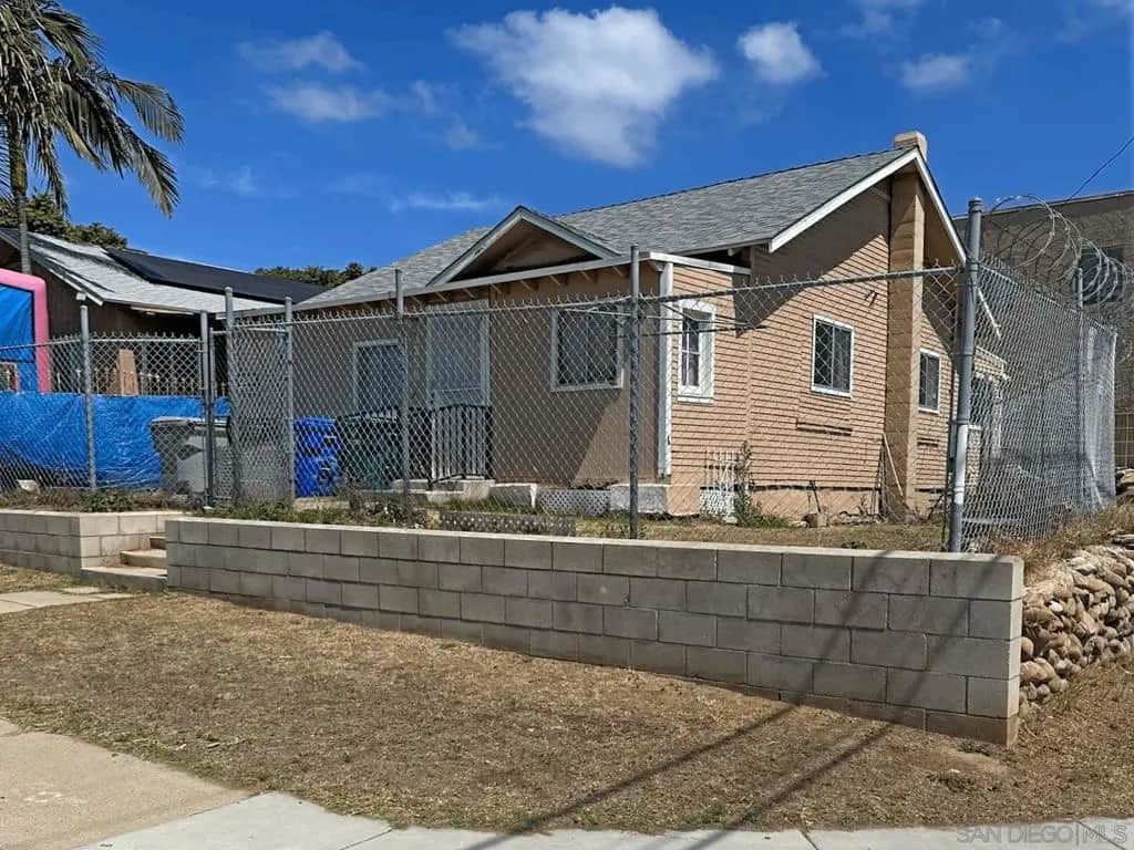 3250 Clay Ave, San Diego, CA — listing photo 1
