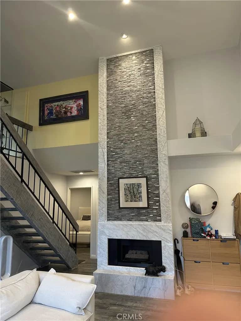 18445 Hatteras Street 402, Tarzana, CA — listing photo 1