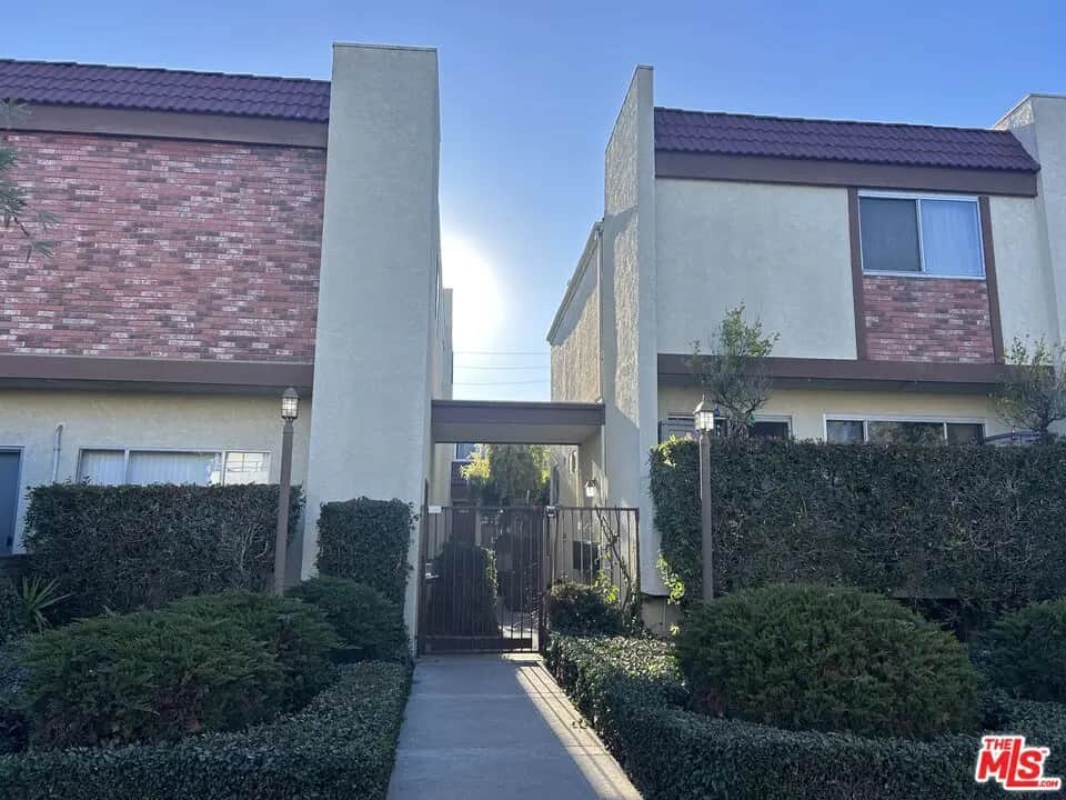 2452 Chelsea Place E, Santa Monica, CA — listing photo 1