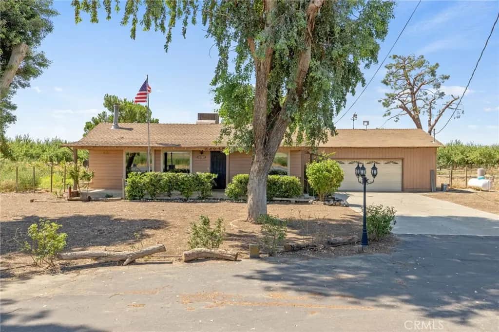 16565 Lacey Boulevard, Lemoore, CA — listing photo 1