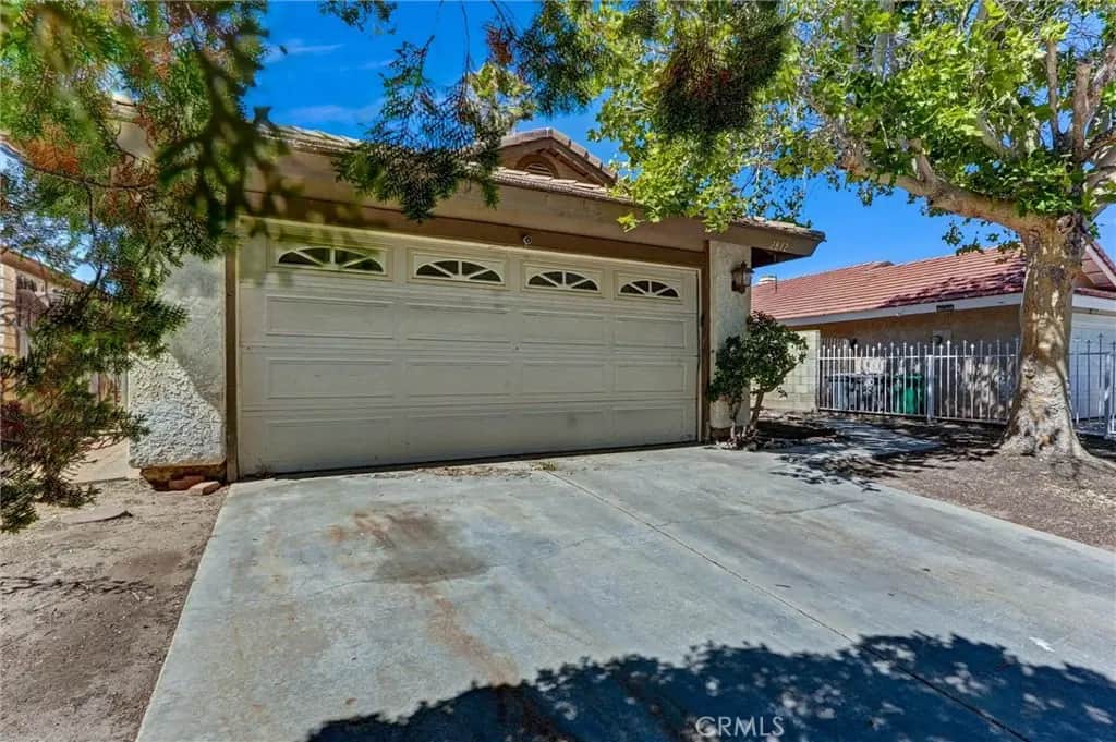 2812 Fairfield Avenue, Palmdale, CA — listing photo 1