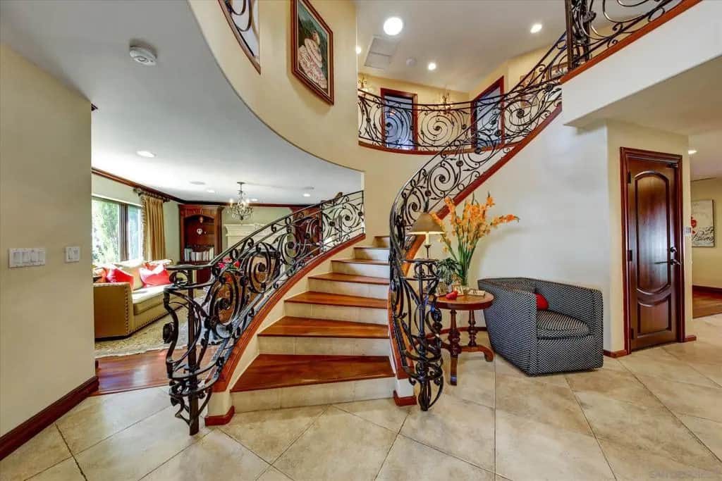2540 Chatsworth, San Diego, CA — listing photo 1
