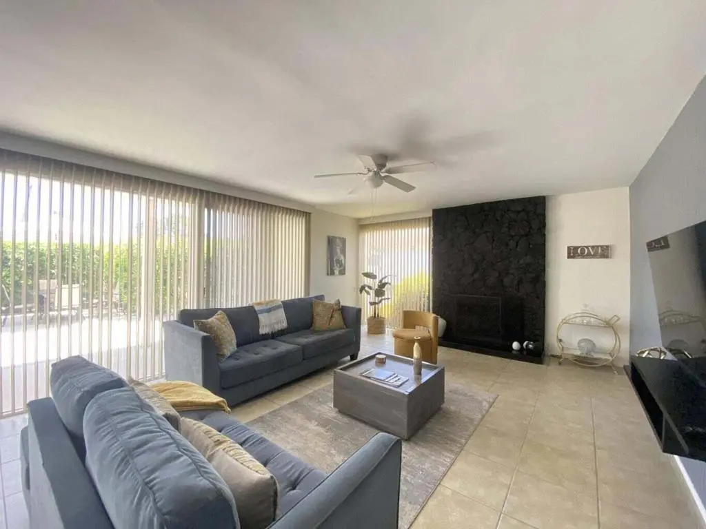46023 Portola Avenue 17, Palm Desert, CA — listing photo 1