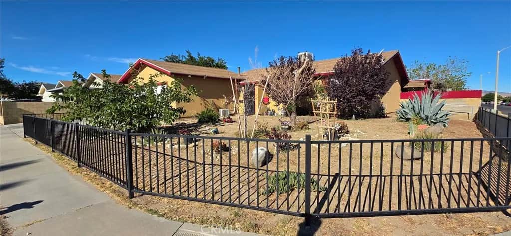 37351 52nd E, Palmdale, CA — listing photo 1