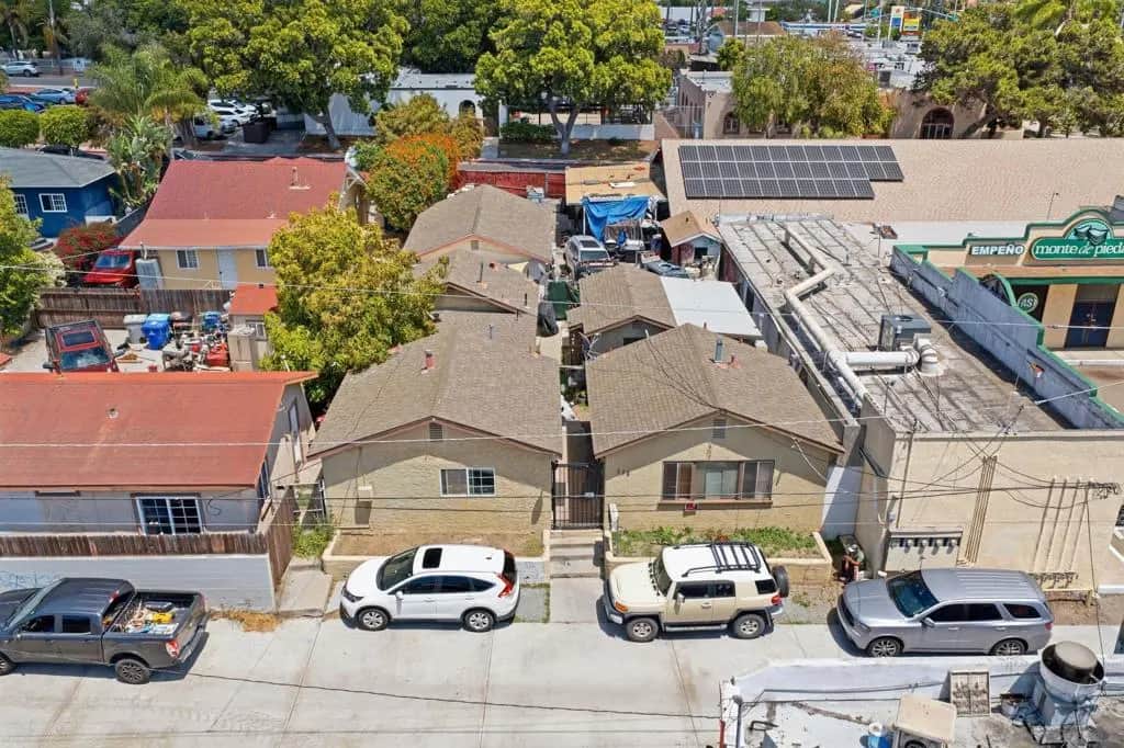 111 W Park, San Ysidro, CA — listing photo 1