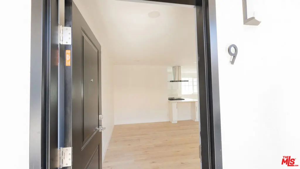 835 S Sherbourne Drive 9, Los Angeles, CA — listing photo 1