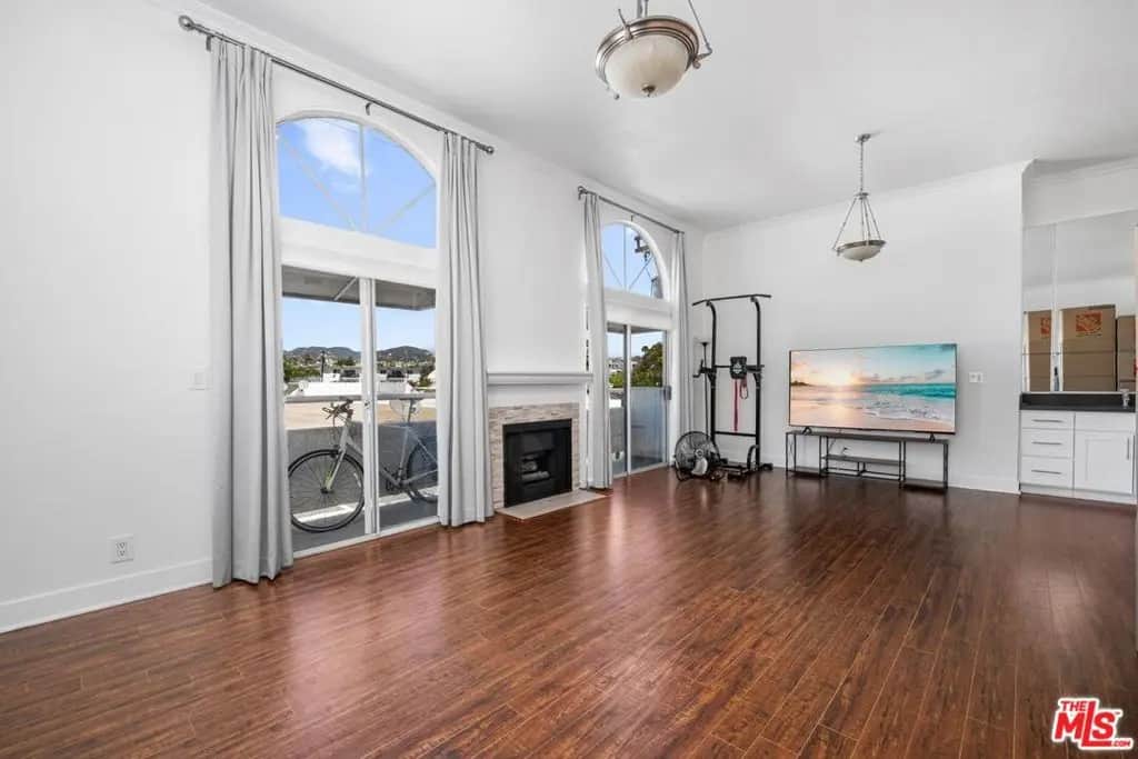 12001 Goshen Avenue 303, Los Angeles, CA — listing photo 1