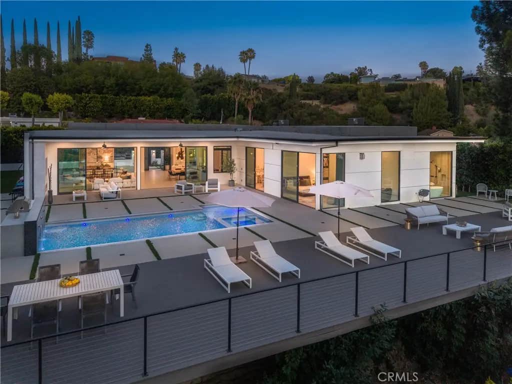 17977 Medley Drive, Encino, CA — listing photo 1