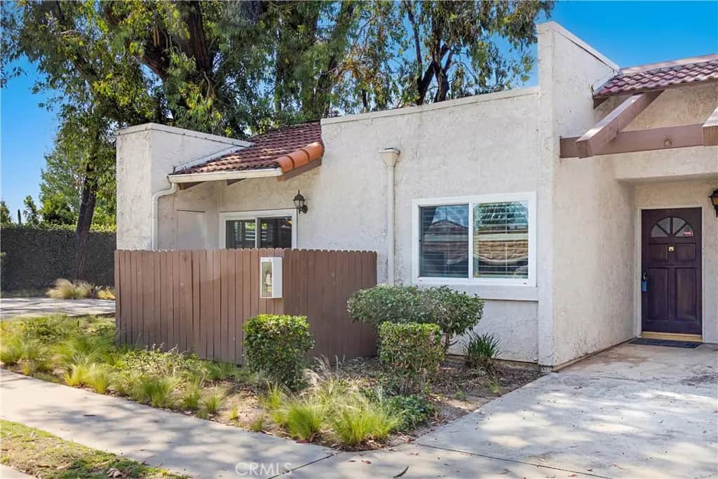 17572 Vandenberg Lane 01, Tustin, CA — listing photo 1
