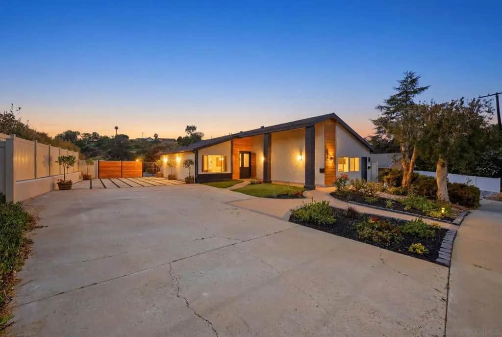 6690 Gullstrand St, San Diego, CA — listing photo 1