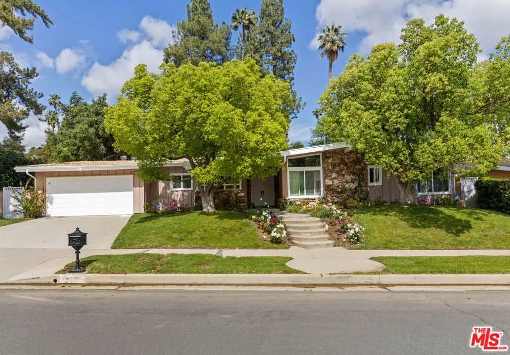 4479 Azalia Drive, Tarzana, CA — listing photo 1