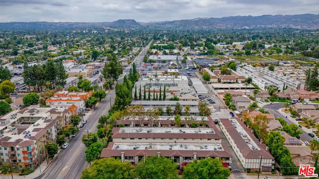 21811 Saticoy Street 23, Los Angeles, CA — listing photo 1