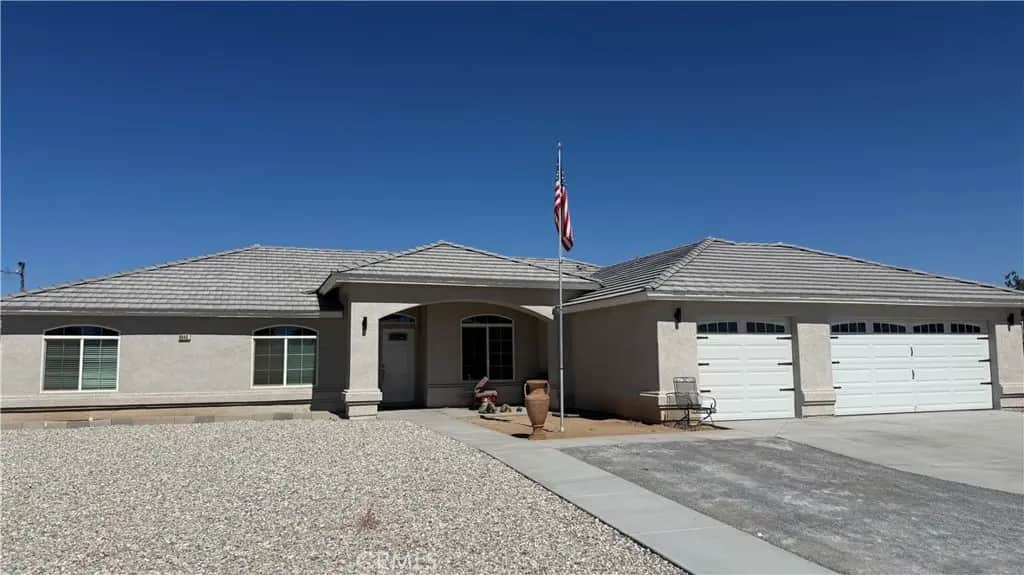 9040 10th Avenue, Hesperia, CA — listing photo 1