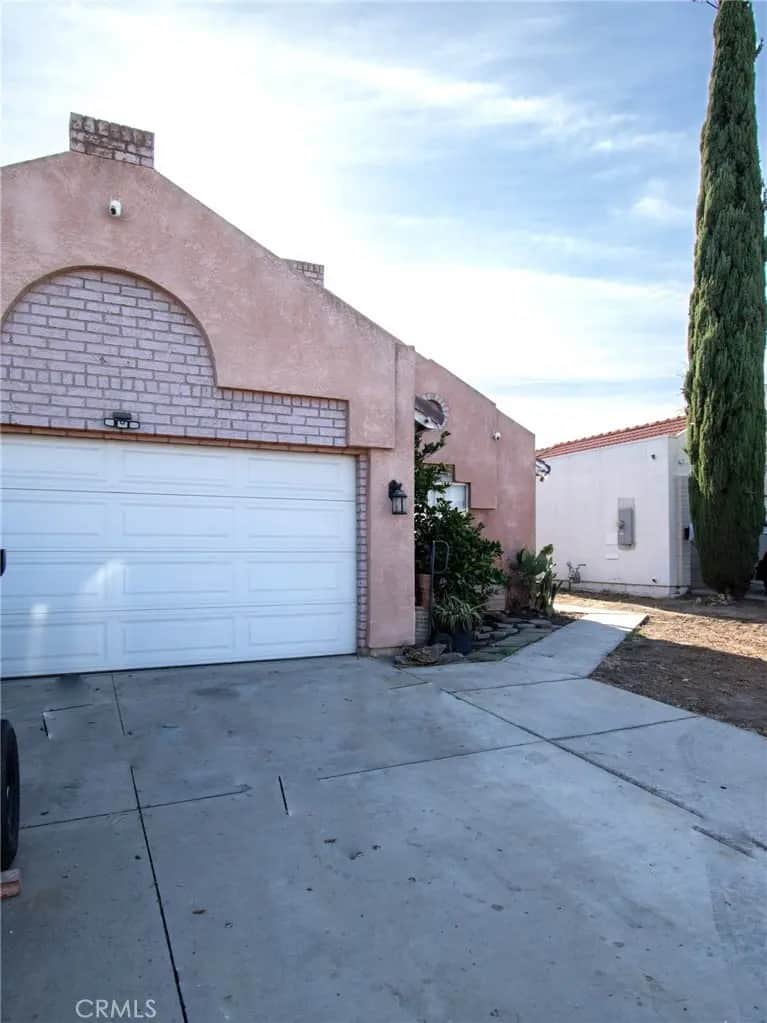 8416 Reseda Avenue, Fontana, CA — listing photo 1