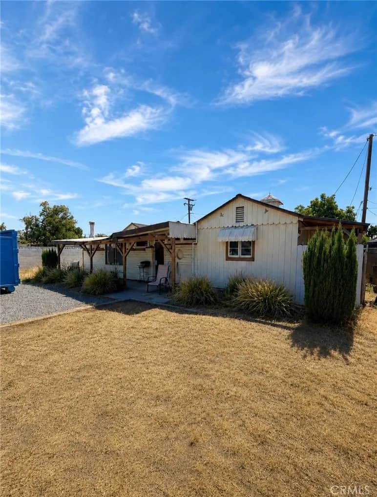 1082 S Santa Fe st, Hemet, CA — listing photo 1
