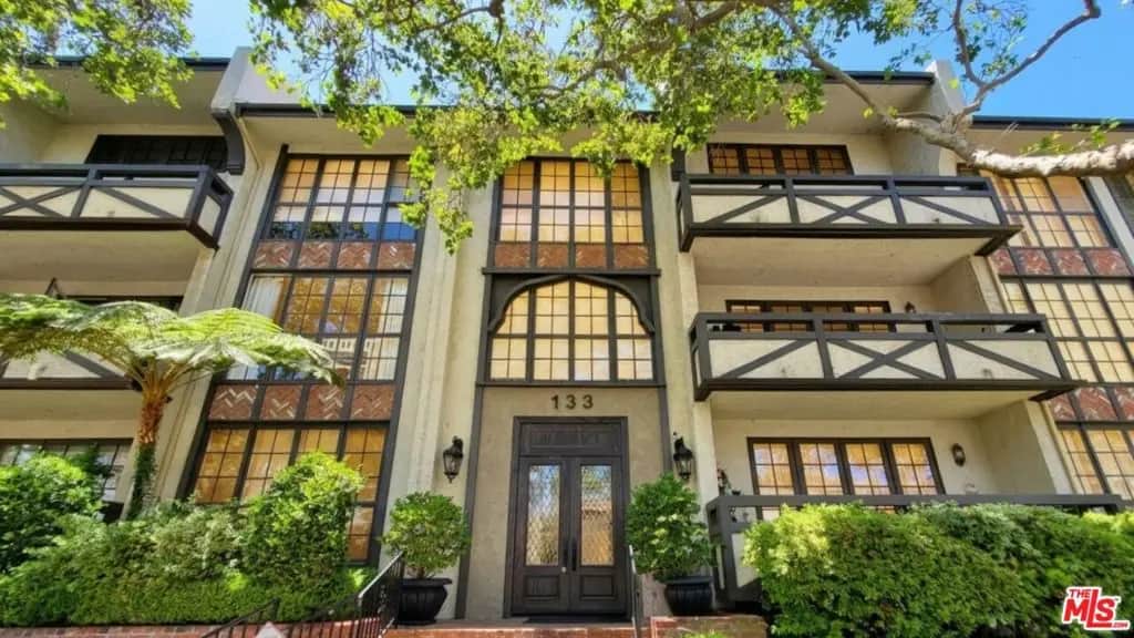 133 S Oakhurst Drive 204, Beverly Hills, CA — listing photo 1