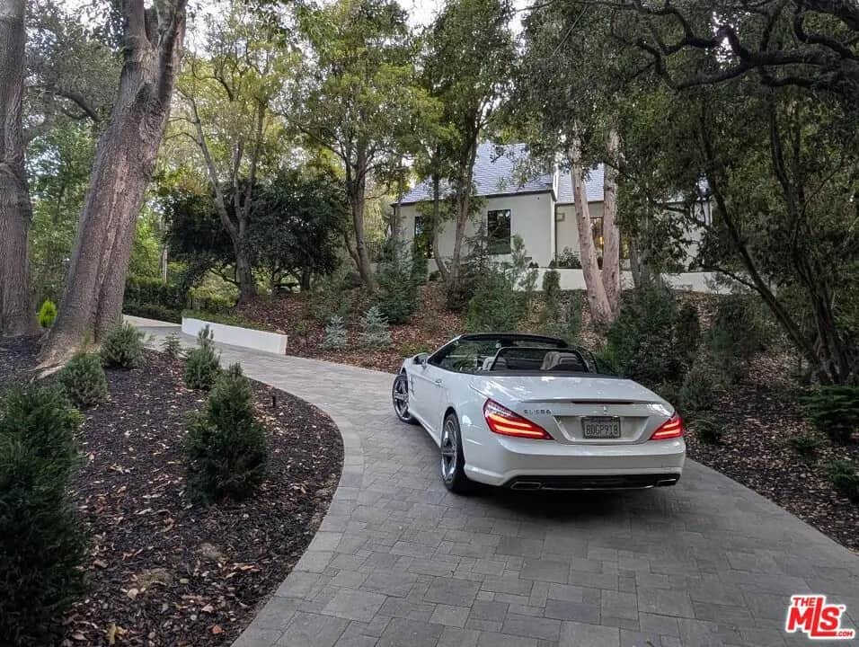 943 Moraga Drive, Los Angeles, CA — listing photo 1