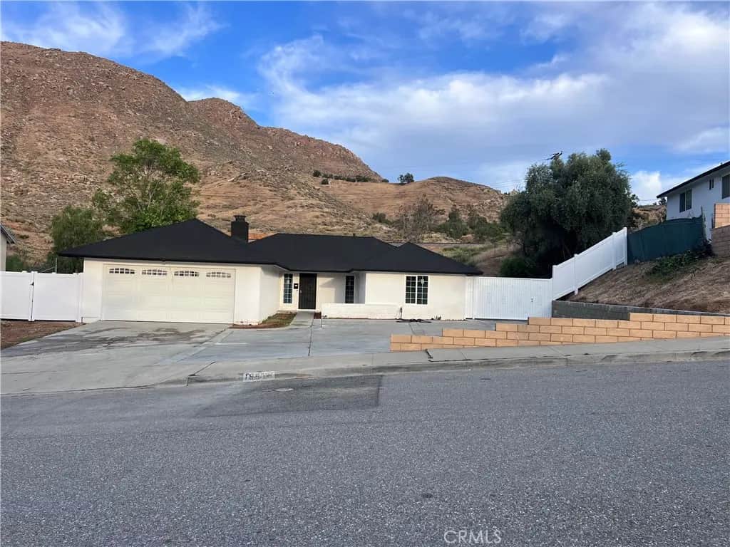 195 Masters, Riverside, CA — listing photo 1