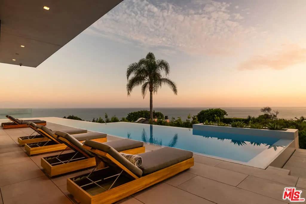 26946 Pacific Coast Highway, Malibu, CA — listing photo 1