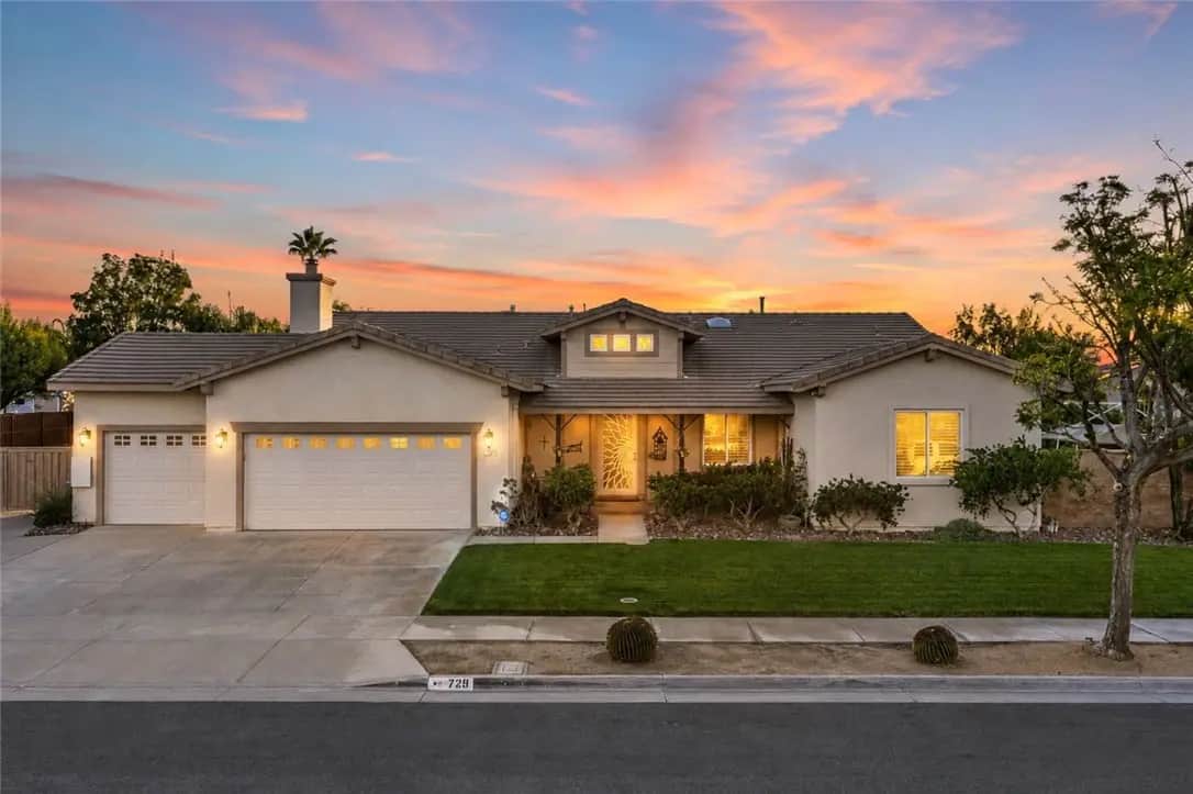 729 Smith, Hemet, CA — listing photo 1