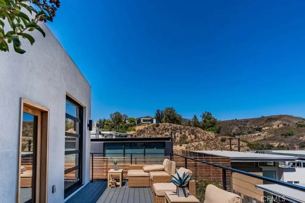 6810 Cahuenga Park, Los Angeles, CA — listing photo 1