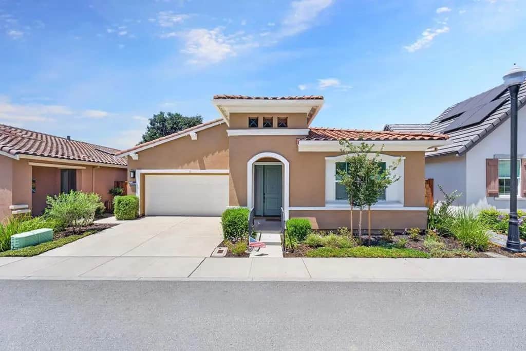 2006 Red Oak Drive, Hollister, CA — listing photo 1