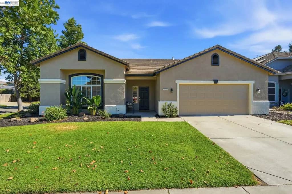 1532 Sophie Ln, Escalon, CA — listing photo 1