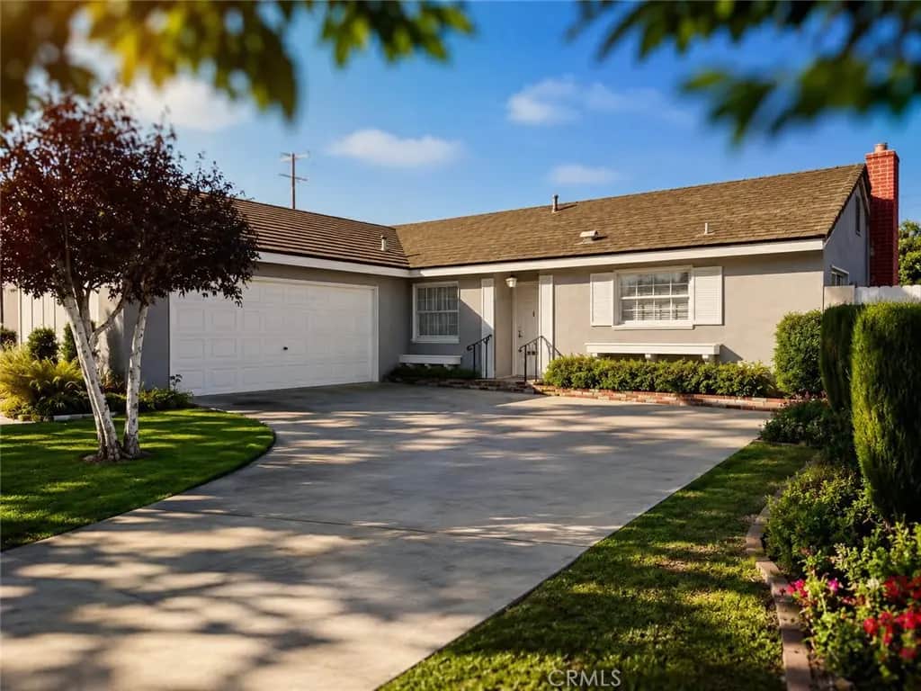 16291 Hawaii Ln, Huntington Beach, CA — listing photo 1