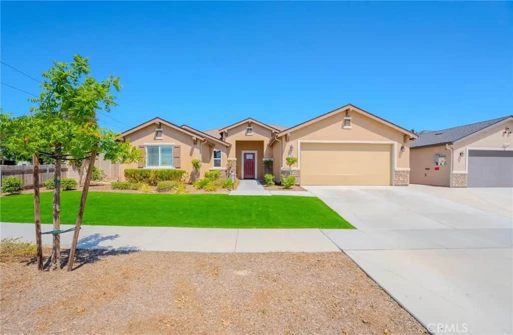 2495 Vintage, Hanford, CA — listing photo 1