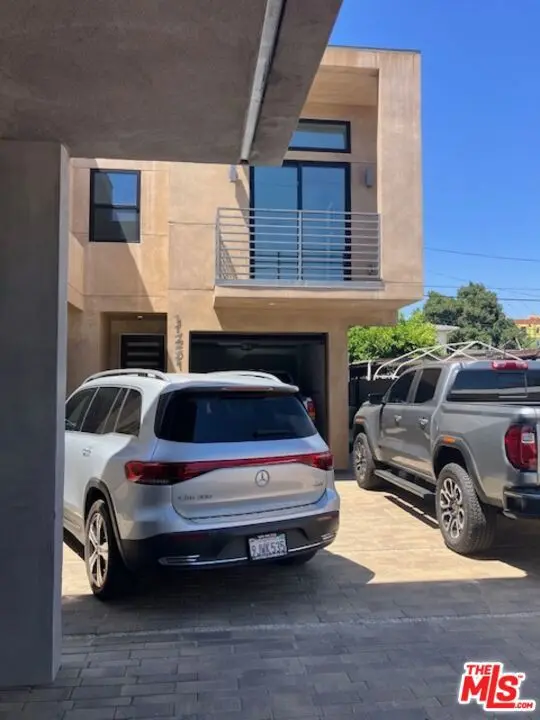 11251 Hatteras Street, Los Angeles, CA — listing photo 1