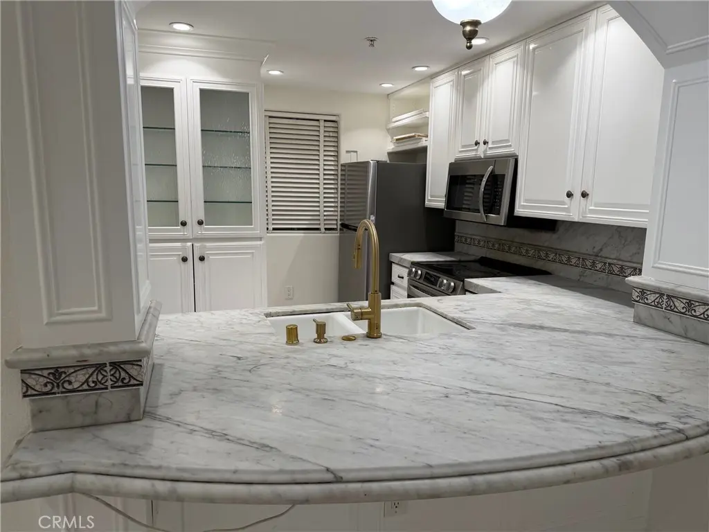2253 Martin, Irvine, CA — listing photo 1