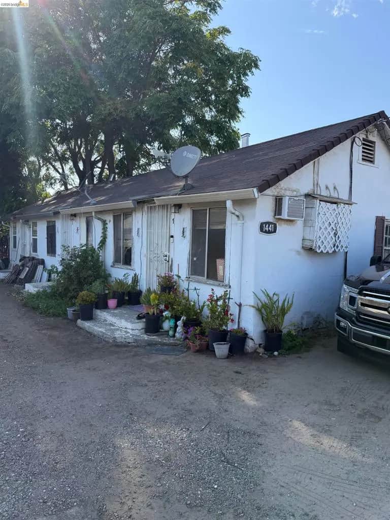 1441 Sierra Ln, Stockton, CA — listing photo 1