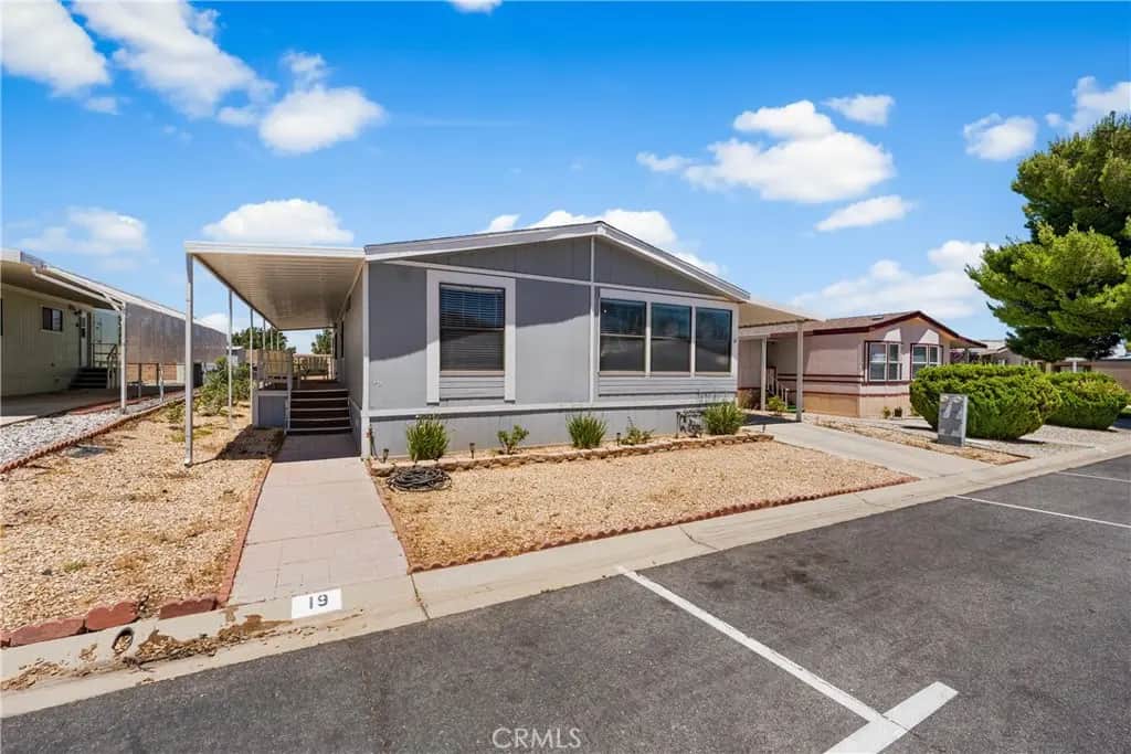 5200 Entrar 19, Palmdale, CA — listing photo 1