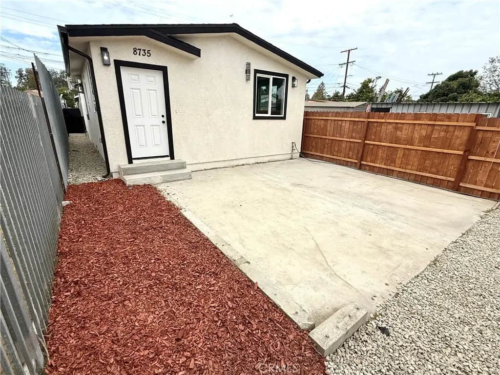 8735 Beach, Los Angeles, CA — listing photo 1