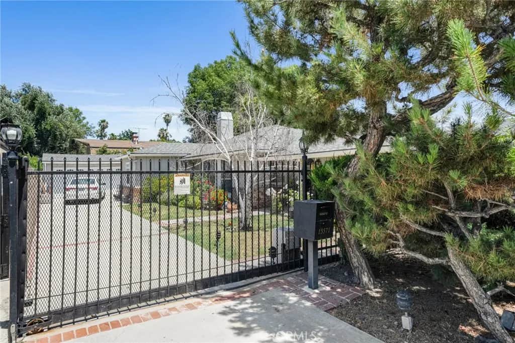 15571 Otsego, Los Angeles, CA — listing photo 1