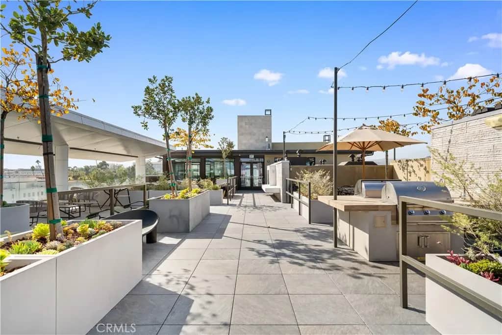 709 E Walnut Street 220, Pasadena, CA — listing photo 1