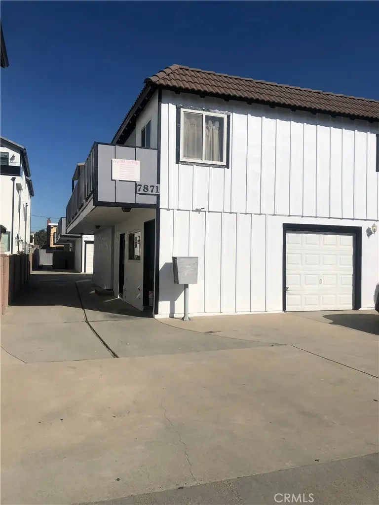 7871 Holt Drive 7, Huntington Beach, CA — listing photo 1