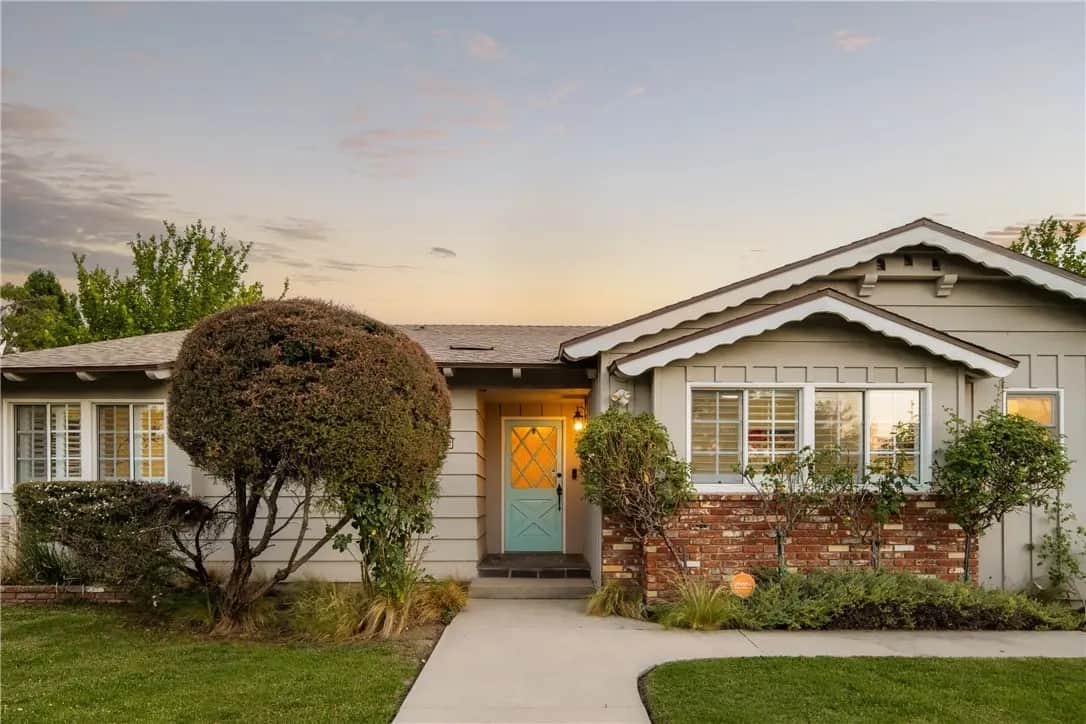 23642 Oxnard, Woodland Hills, CA — listing photo 1