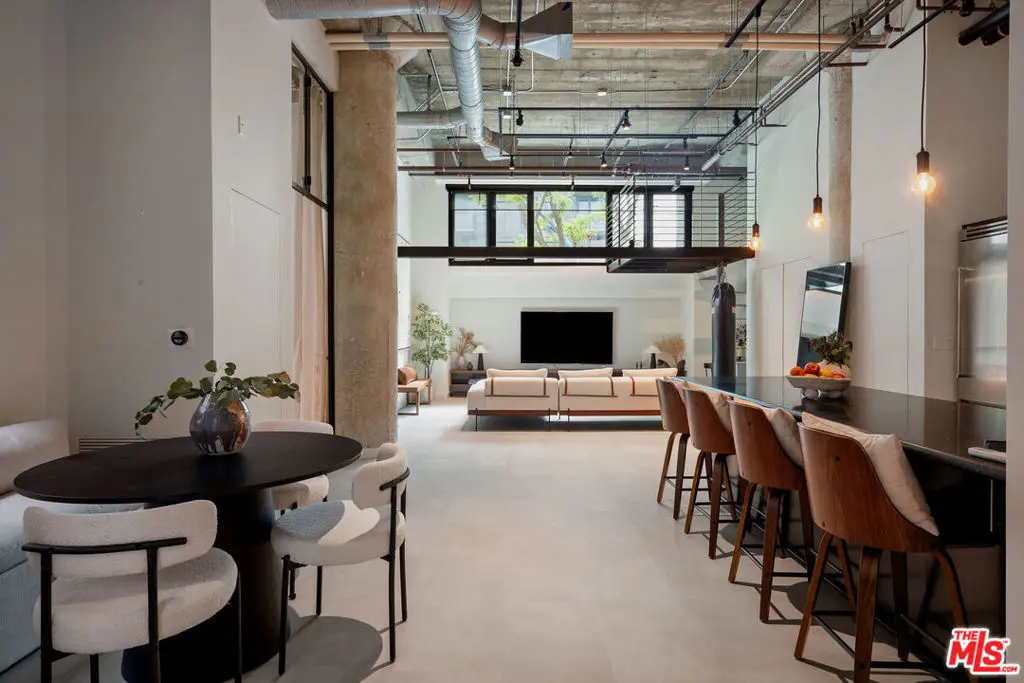 330 W 11th Street 104, Los Angeles, CA — listing photo 1