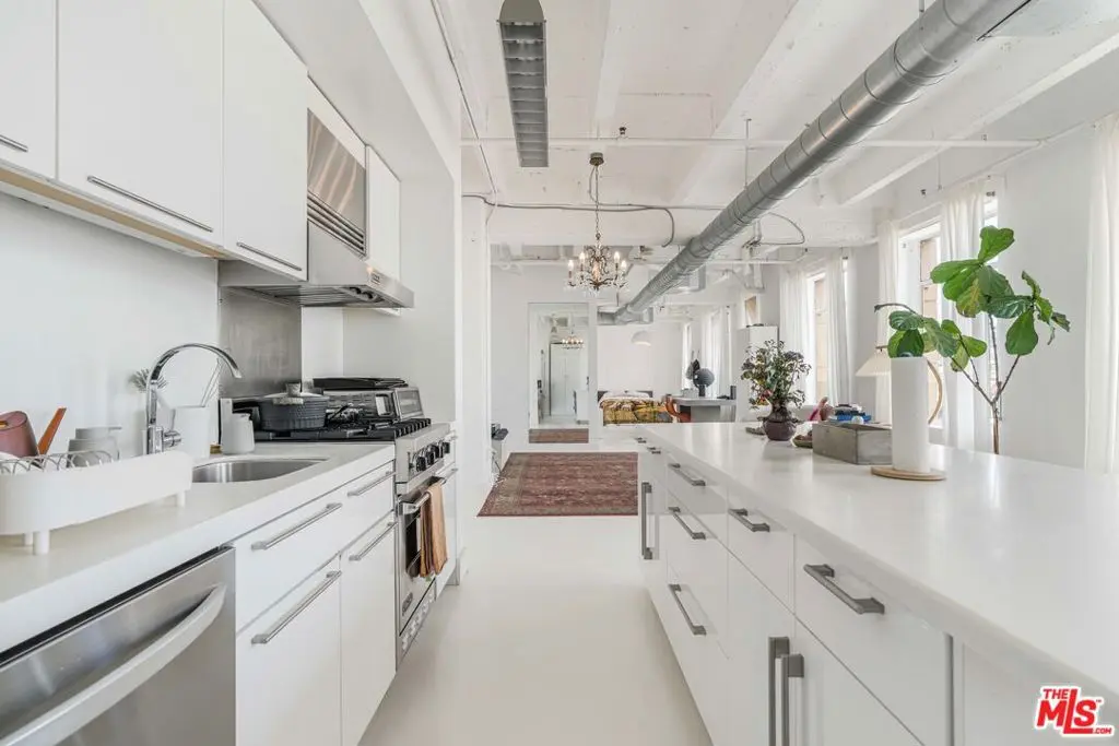 6253 Hollywood Boulevard 909, Los Angeles, CA — listing photo 1