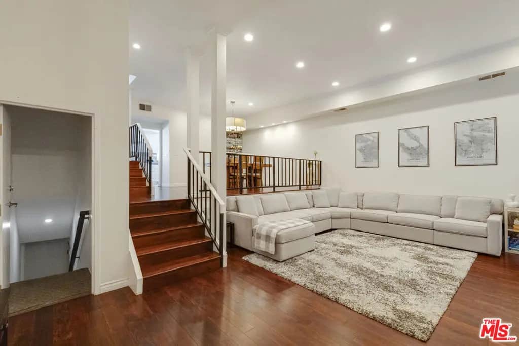 5215 White Oak Avenue 2, Los Angeles, CA — listing photo 1