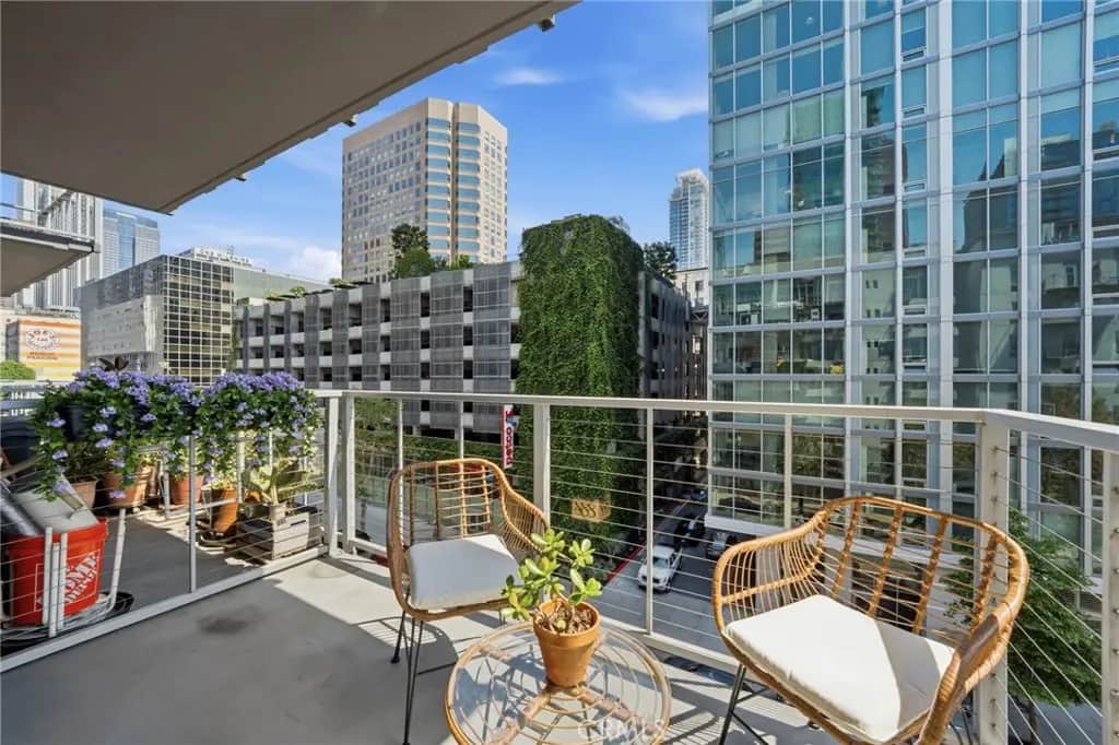 645 W 9th St 424, Los Angeles, CA — listing photo 1