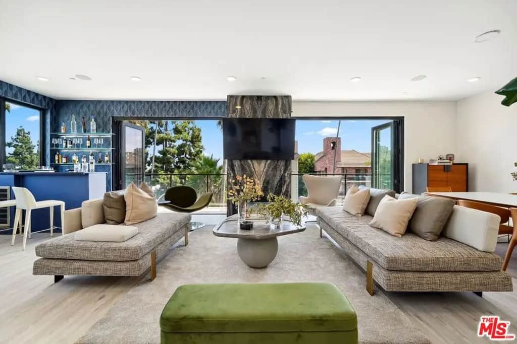 137 N Doheny Drive 1, West Hollywood, CA — listing photo 1
