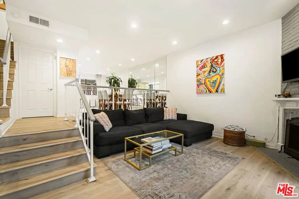4658 Don Lorenzo Drive E, Los Angeles, CA — listing photo 1