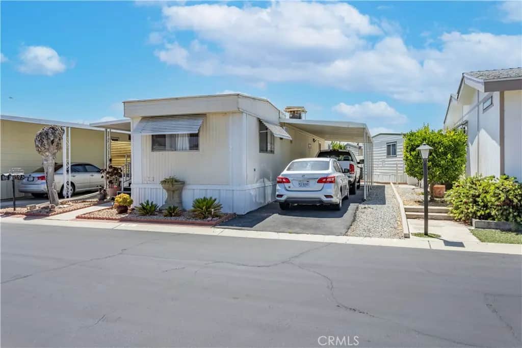 575 S Lyon Avenue 161, Hemet, CA — listing photo 1