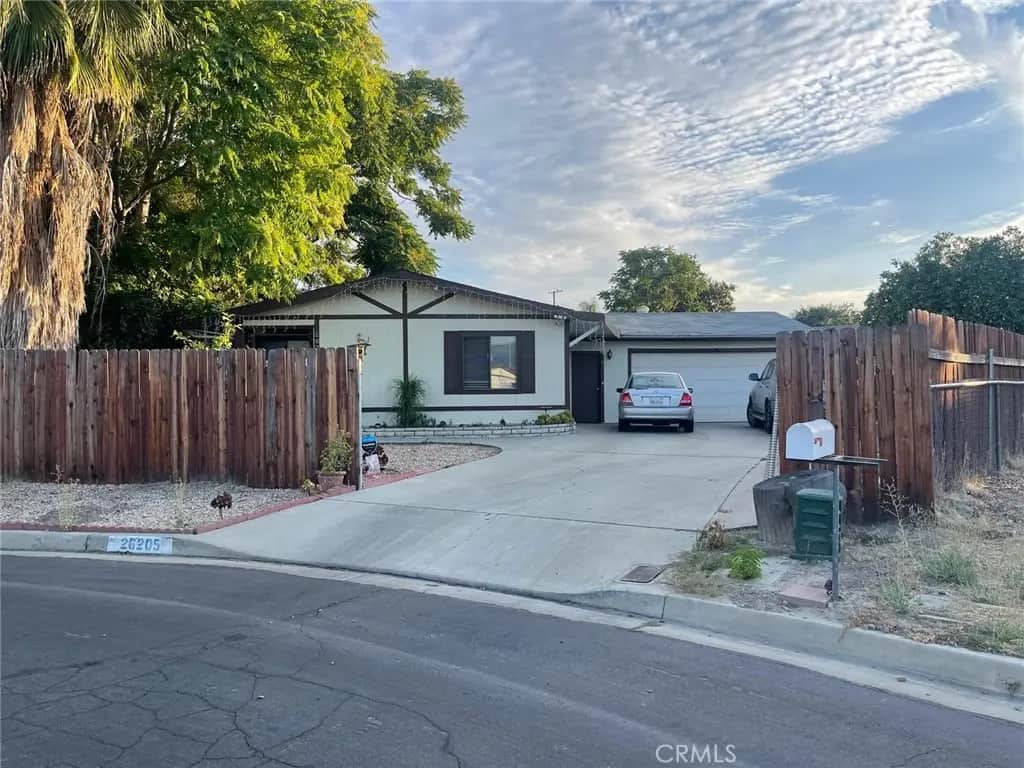 26205 Frazier, Hemet, CA — listing photo 1