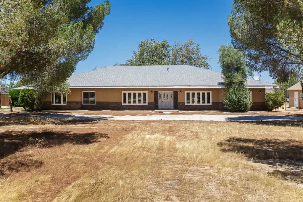 2017 W Avenue O4, Palmdale, CA — listing photo 1