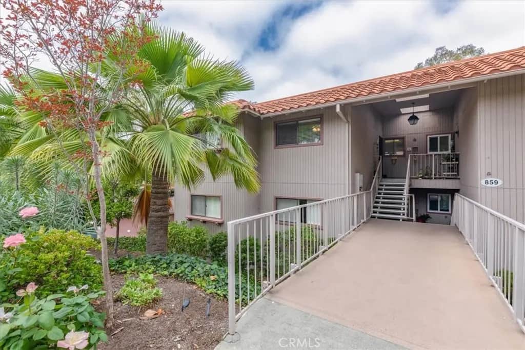 859 Ronda Mendoza N, Laguna Woods, CA — listing photo 1