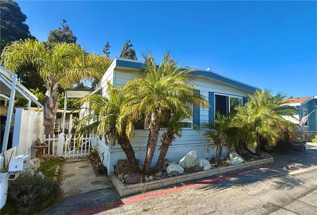 20701 Beach Boulevard 4, Huntington Beach, CA — listing photo 1