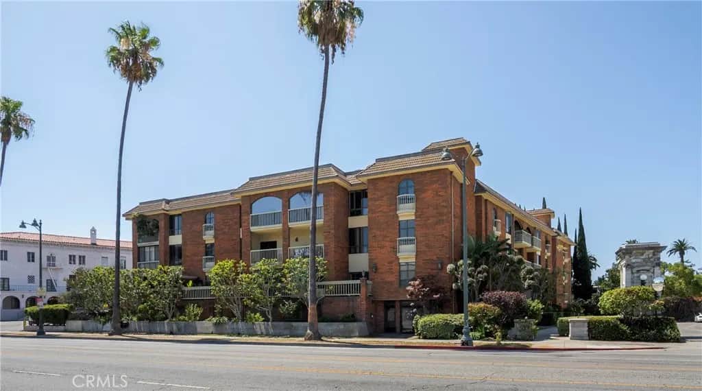 4444 Wilshire 102, Los Angeles, CA — listing photo 1